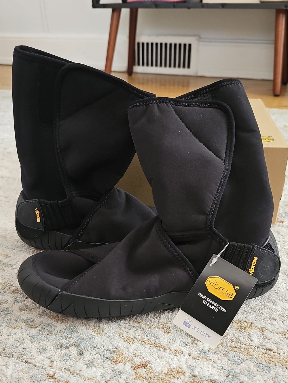 Vibram Furoshiki Mid-boot Size M NIB